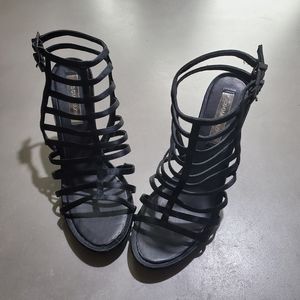 BCBGMAXAZRIA 💥NEW💥 beautiful satin sandals.